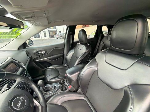 Used 2019 Jeep Cherokee Latitude Plus FWD image 25
