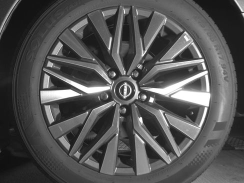 Used 2025 Nissan Altima 2.5 SV FWD image 14