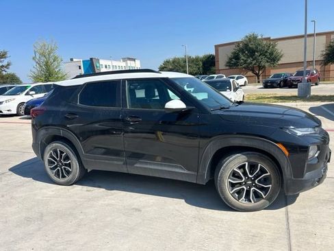 Used 2023 Chevrolet TrailBlazer ACTIV w/ Convenience Package FWD image 2