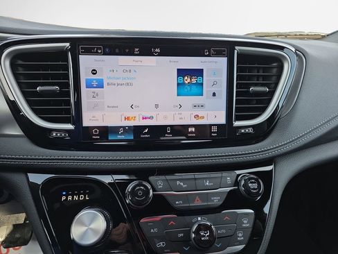 New 2026 Chrysler Pacifica Select image 21