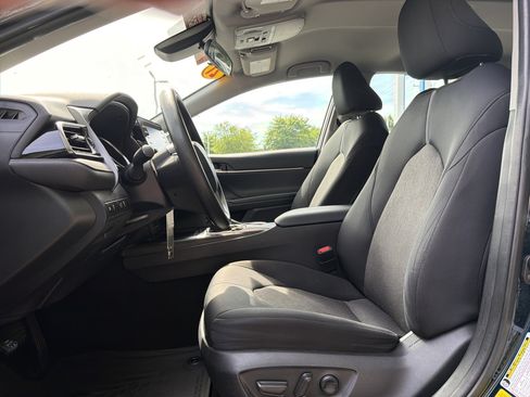 Used 2021 Toyota Camry LE FWD image 19