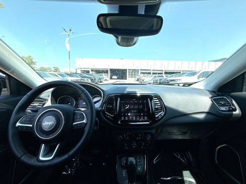 Used 2018 Jeep Compass Limited AWD/4WD image 23
