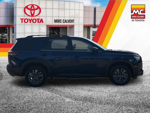 Used 2024 Nissan Pathfinder SV AWD/4WD image 6