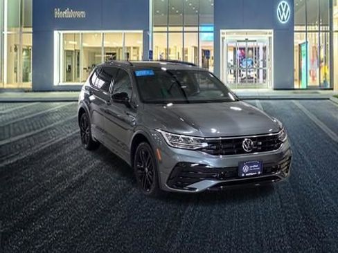 Certified 2022 Volkswagen Tiguan SE R-Line AWD/4WD image 1