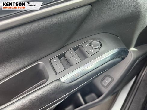 Used 2024 Chevrolet Traverse LT image 23