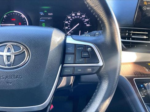 Used 2021 Toyota Sienna XLE image 24