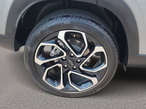 Used 2025 Chevrolet Trax RS w/ Driver Confidence Package FWD image 7