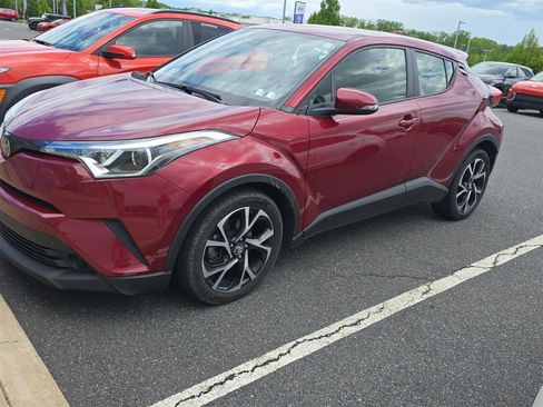 Used 2019 Toyota C-HR XLE FWD image 1