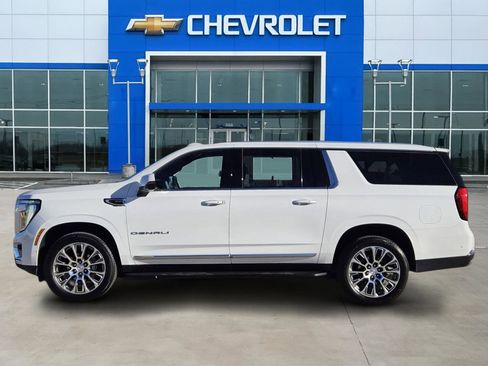 Used 2025 GMC Yukon XL Denali image 3