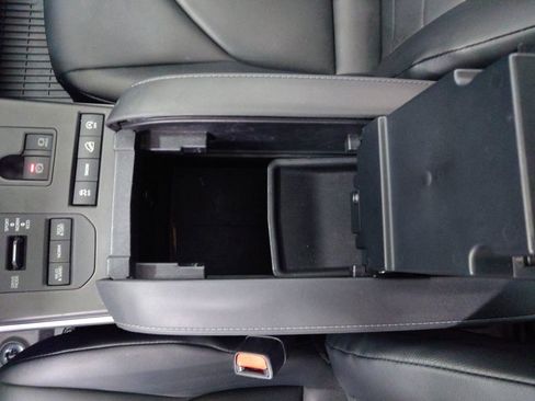 Used 2020 Toyota Highlander XLE AWD/4WD image 26