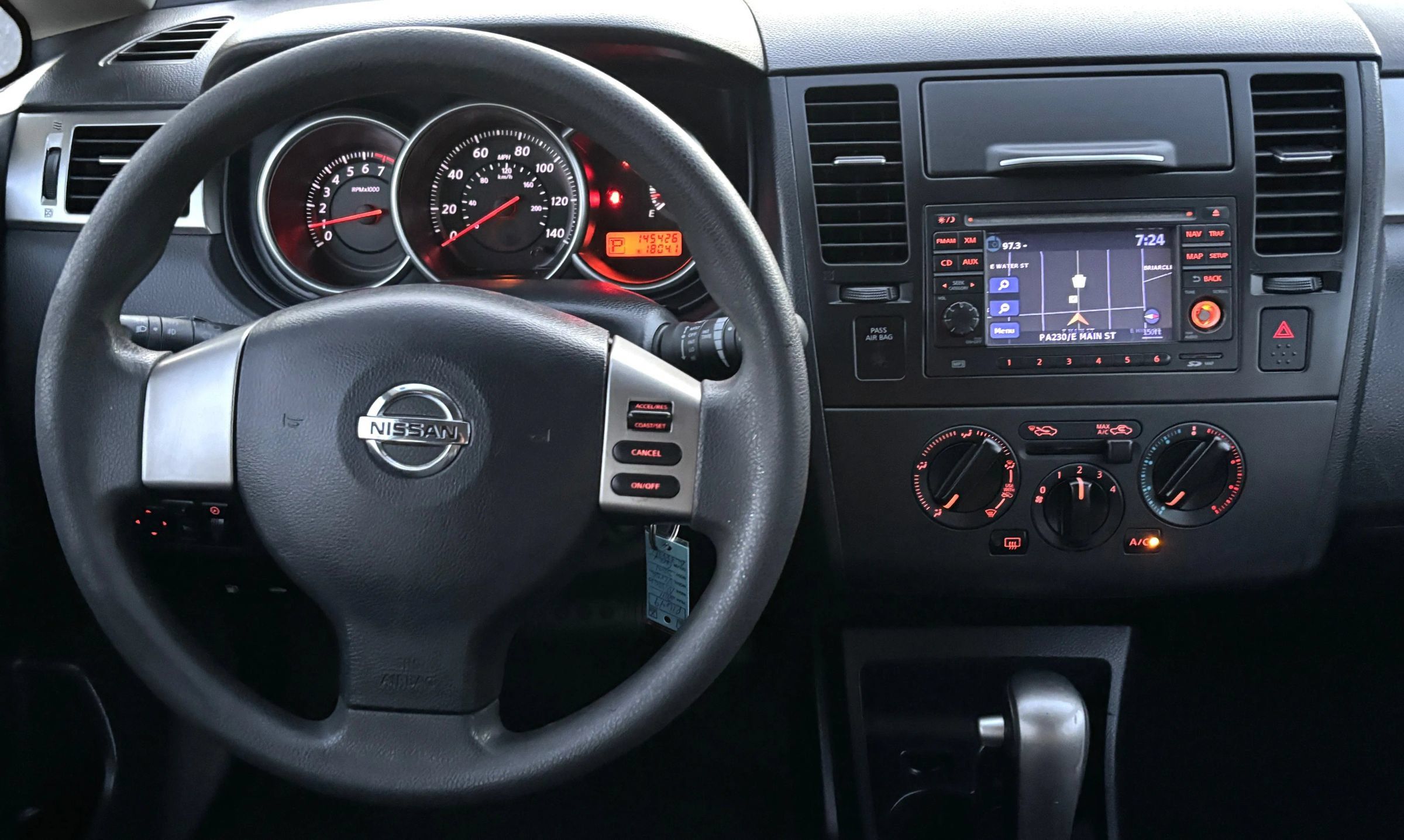Used 2011 Nissan Versa Hatchback w/ Navigation/Satellite Pkg FWD image 10