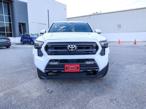 Certified 2025 Toyota Tacoma SR5 w/ SR5 Upgrade Package AWD/4WD image 3
