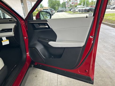 New 2025 Mitsubishi Outlander SE image 25