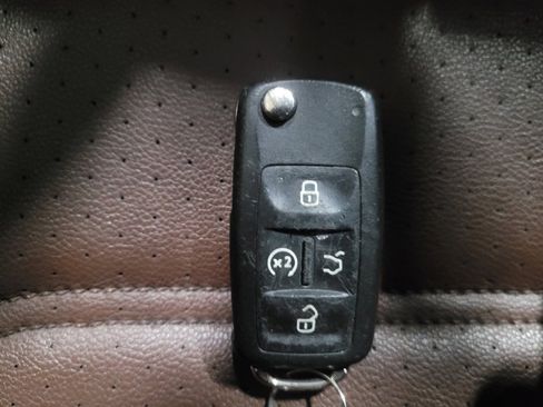 Used 2022 Volkswagen Passat 2.0T SE image 32