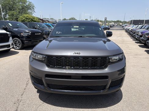 Used 2025 Jeep Grand Cherokee L Altitude AWD/4WD image 3
