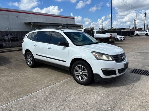 Used 2017 Chevrolet Traverse LS FWD image 3