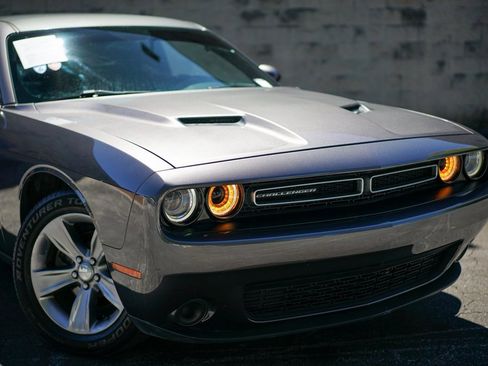 Used 2016 Dodge Challenger SXT image 6