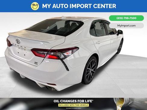 Used 2021 Toyota Camry SE image 7