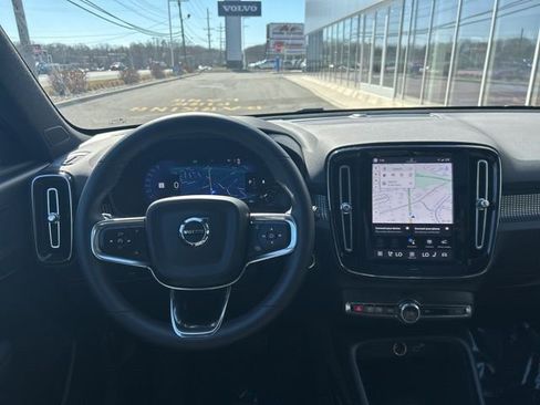 Certified 2025 Volvo XC40 B5 Plus image 18