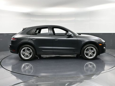 Certified 2025 Porsche Macan AWD/4WD image 9