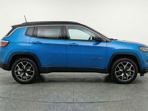 Used 2025 Jeep Compass Limited image 11