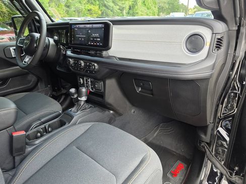 Used 2024 Jeep Wrangler Unlimited Sahara AWD/4WD image 12