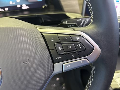Used 2024 Volkswagen Atlas SEL AWD/4WD image 16