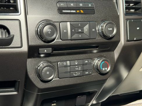Used 2018 Ford F150 XLT image 39