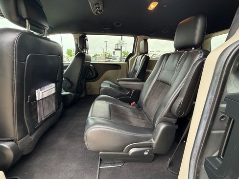 Used 2017 Dodge Grand Caravan SXT FWD image 5