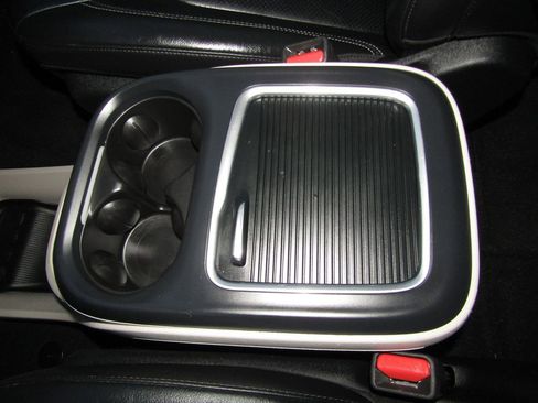 Used 2022 Chrysler Pacifica Touring-L FWD image 24