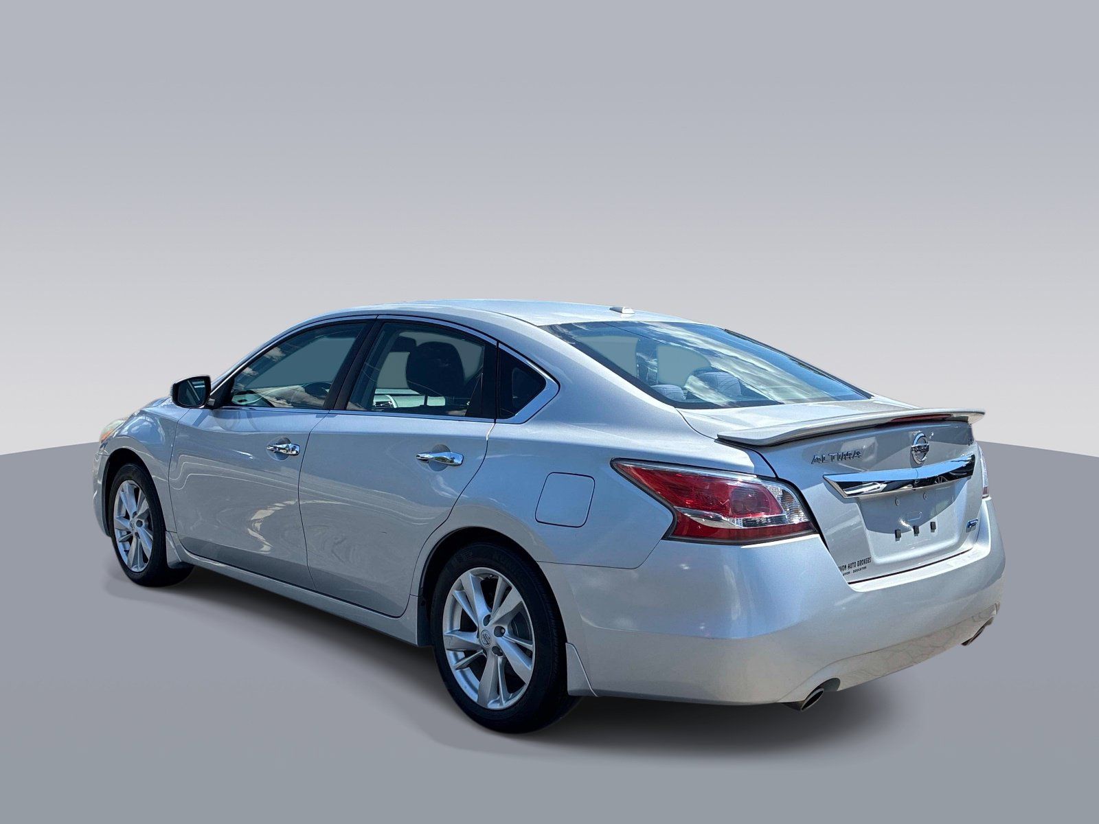 Used 2014 Nissan Altima 2.5 SV w/ Convenience Package FWD image 5