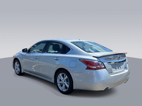 Used 2014 Nissan Altima 2.5 SV w/ Convenience Package FWD image 5