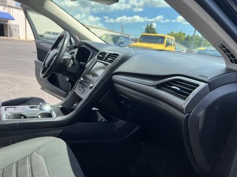 Used 2019 Ford Fusion SE image 32