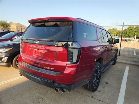 Used 2025 Chevrolet Suburban RST w/ RST Capability Package AWD/4WD image 6