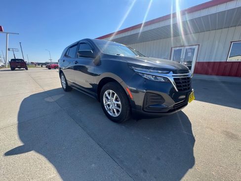 Used 2023 Chevrolet Equinox LS w/ LS Convenience Package image 2