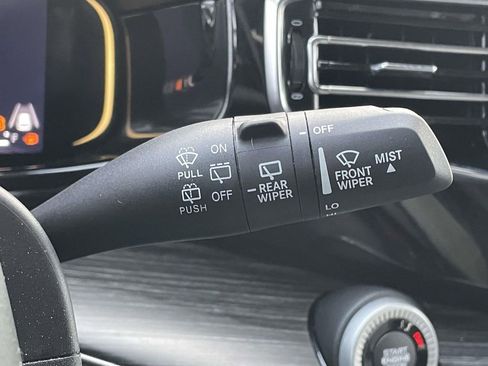 Used 2023 Jeep Wagoneer L Series III w/ Premium Group I image 15