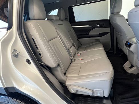 Used 2019 Toyota Highlander XLE image 15