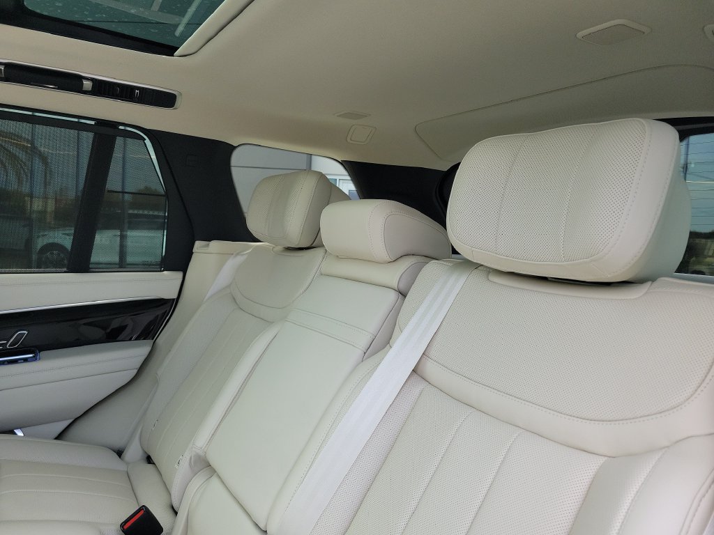 New 2026 Land Rover Range Rover Autobiography AWD/4WD image 15