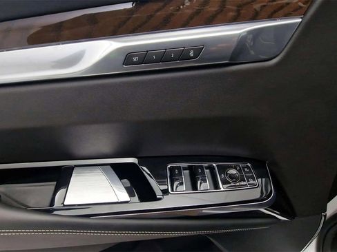 Used 2025 Cadillac Escalade Sport Platinum w/ LPO, ONYX Package image 29