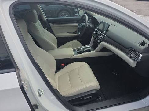 Used 2020 Honda Accord Touring image 5