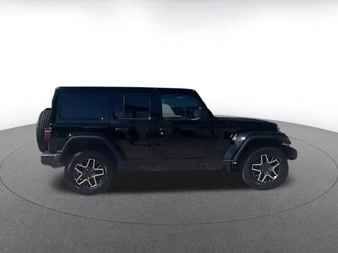 Used 2025 Jeep Wrangler Unlimited Sahara AWD/4WD image 2