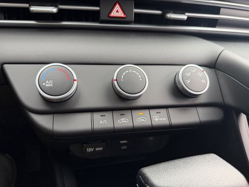 New 2026 Hyundai Elantra SE FWD image 32