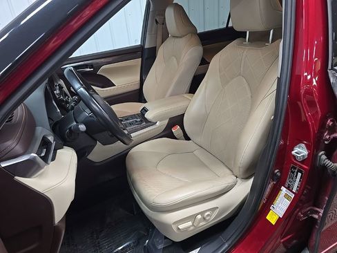 Used 2021 Toyota Highlander Platinum image 30