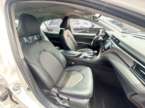Used 2019 Toyota Camry SE image 32