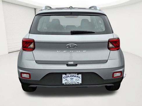 Certified 2025 Hyundai Venue SEL image 5