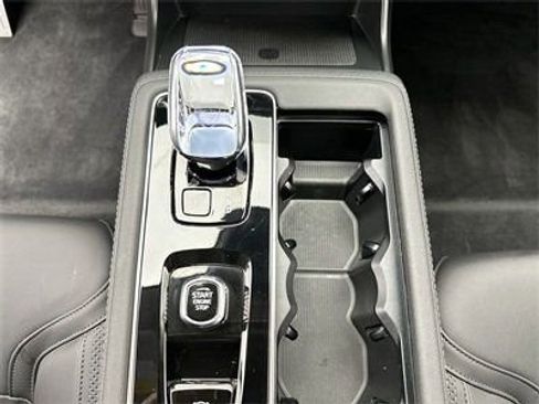 Certified 2025 Volvo XC90 B6 Plus w/ Protection Package Premier image 19