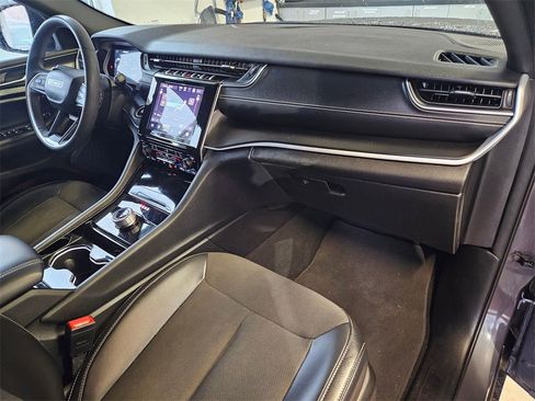 Used 2023 Jeep Grand Cherokee Altitude image 36