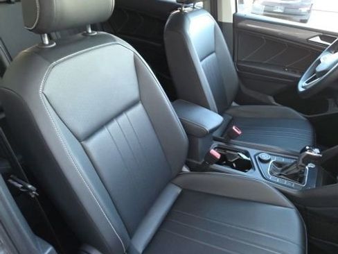 Used 2024 Volkswagen Tiguan SE AWD/4WD image 22