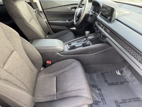 Certified 2025 Honda Accord SE image 9