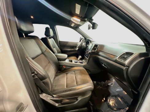 Used 2020 Jeep Grand Cherokee Altitude AWD/4WD image 21